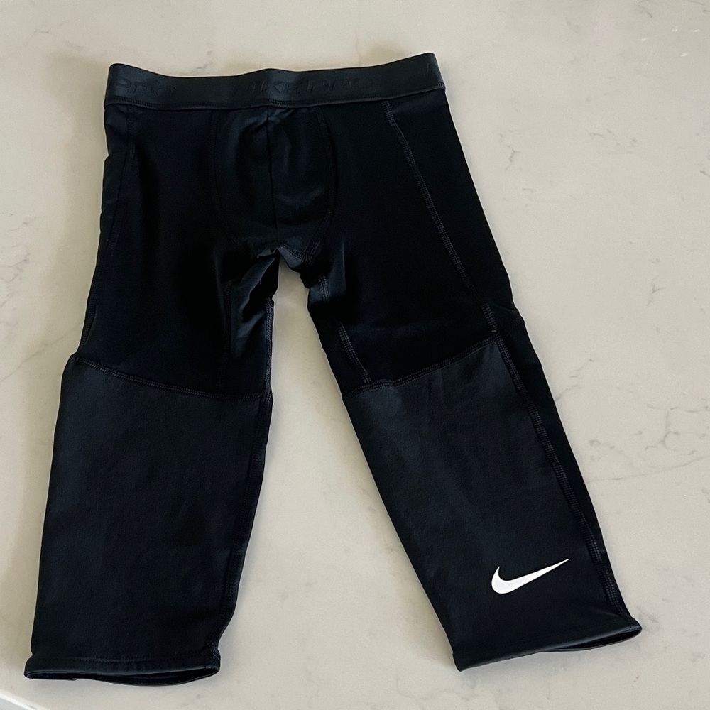 Nike Big Kids Compression Legging, Knee Length, sz Small
